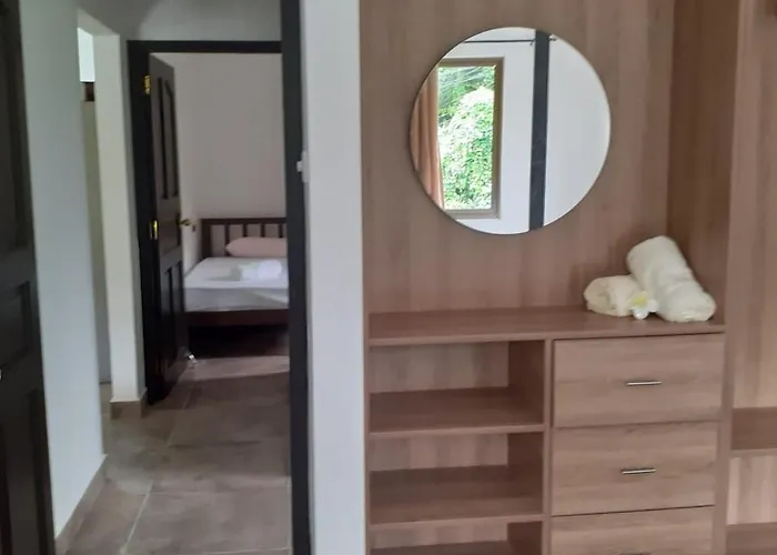 Mount Simpson 2-beds Sleeps 4 5 Mins To * Beau Vallon (Mahe)